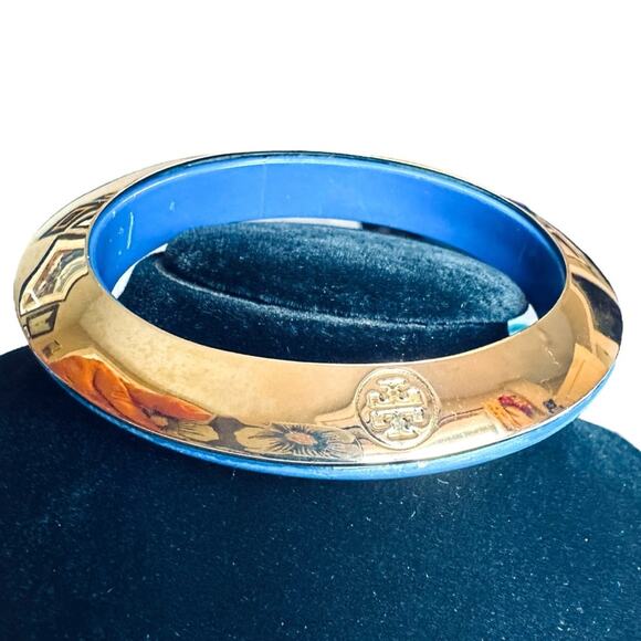 Tory Burch - Gold and Navy Resin Oval Bangle Bracelet - Picture 2 of 10